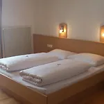 Lipeter & Bergheimat מלון 3*