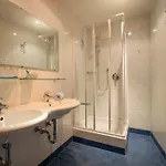 Lipeter & Bergheimat מלון