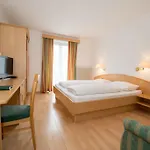 Lipeter & Bergheimat מלון