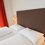 Lipeter & Bergheimat מלון 3*