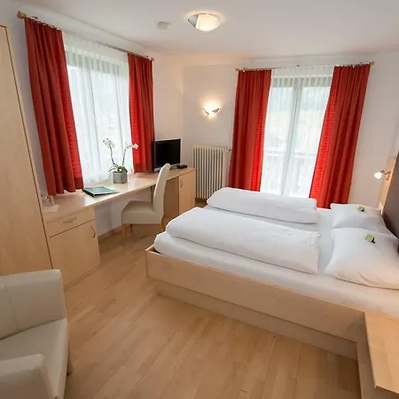 ホテル Lipeter & Bergheimat ヴァイセンゼー